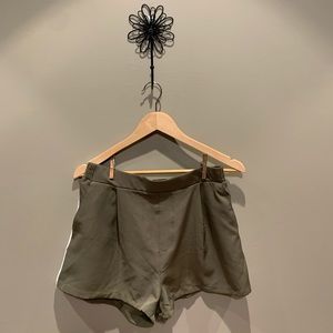 3/$15 olive green flowy/ soft short